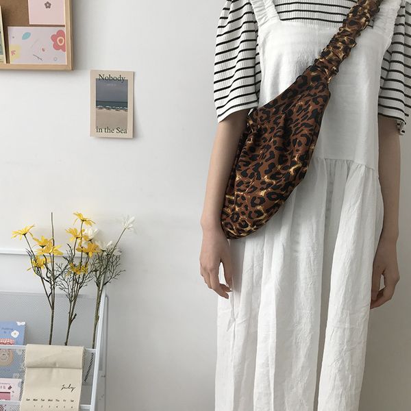 ins leopard print tote сумки женской просто досуг женщина сумка для леди-2020 универсального холст большой емкости schoolbag
ins leopard print tote сумки женской просто досуг женщина сумка для леди-2020 универсального холст большой емкости schoolbag