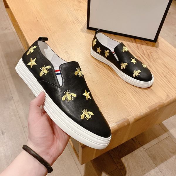 new fashion black white bee stripes embroidery mens casual ace shoes ladies outdoor flat shoes
new fashion black white bee stripes embroidery mens casual ace shoes ladies outdoor flat shoes