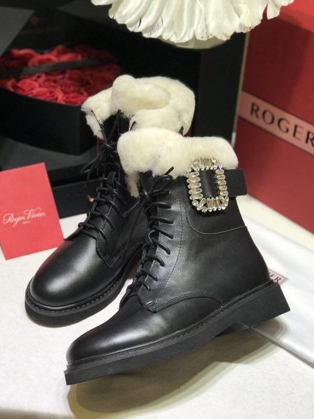 2020 new high-end martin boots fashion wild plus velvet warm thick with boots ladies straps short boots, original box delivery
2020 new high-end martin boots fashion wild plus velvet warm thick with boots ladies straps short boots, original box delivery