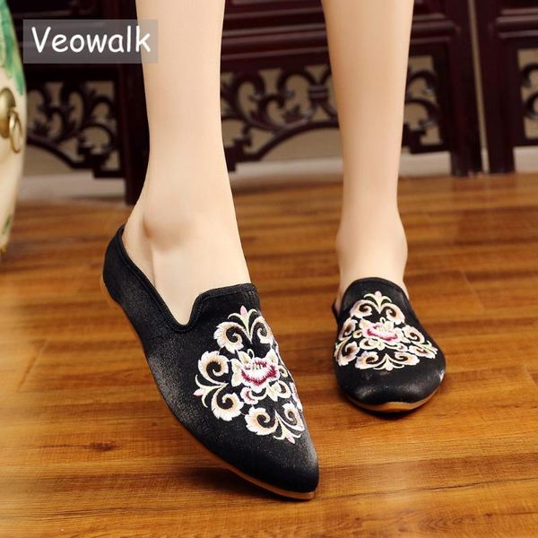 veowalk glossy velvet embroidered women pointed toe slippers comfortable soft light flat mules retro ladies summer shoes, Black
veowalk glossy velvet embroidered women pointed toe slippers comfortable soft light flat mules retro ladies summer shoes, Black