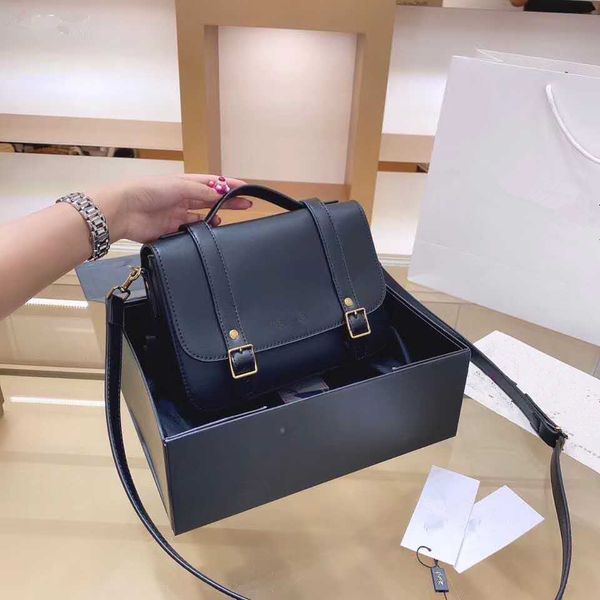 2020 new arrival women's bag calfskin locomotive flap bag silver plated hardware bag retro single shoulder messenger bags
2020 new arrival women's bag calfskin locomotive flap bag silver plated hardware bag retro single shoulder messenger bags