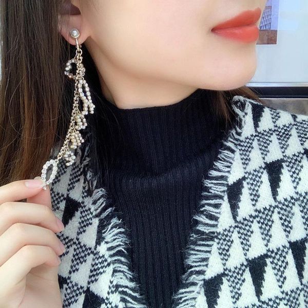 c2246 korean fashion chain design letter earrings imitation pearl crystal tassel earrings feminine charm jewelry collocation, Golden;silver
c2246 korean fashion chain design letter earrings imitation pearl crystal tassel earrings feminine charm jewelry collocation, Golden;silver
