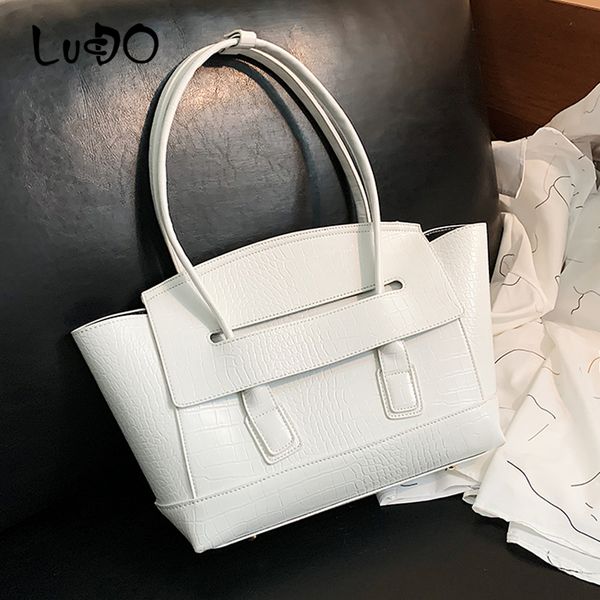large-capacity fashion summer bag 2020 new wave korean version of the simple portable female bag single shoulder armpit tote
large-capacity fashion summer bag 2020 new wave korean version of the simple portable female bag single shoulder armpit tote