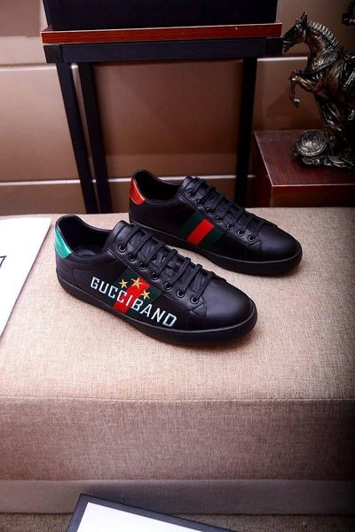 2020e limited edition custom bee letter embroidery low-wild casual men's sports shoes, high-end fashion sports shoes, size: 38-45, Black
2020e limited edition custom bee letter embroidery low-wild casual men's sports shoes, high-end fashion sports shoes, size: 38-45, Black
