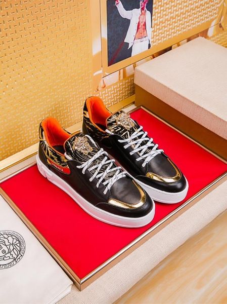2020w limited edition leather print embroidery stitching men's low-lace-up casual shoes, high-quality fashionable wild sports shoes, Black
2020w limited edition leather print embroidery stitching men's low-lace-up casual shoes, high-quality fashionable wild sports shoes, Black