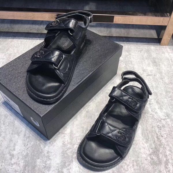 2020 new chanêi original style slippers leather sheepskin sandals women's fashion flat home beach shoes, Black;red
2020 new chanêi original style slippers leather sheepskin sandals women's fashion flat home beach shoes, Black;red