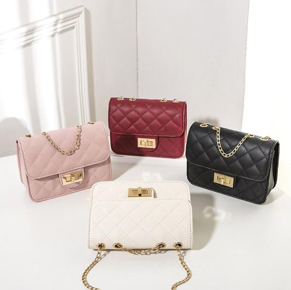 Women's Bag Embroidered Thread Lock Chain Small Square Handbag 2020 New Single Shoulder Messenger Bag
Women's Bag Embroidered Thread Lock Chain Small Square Handbag 2020 New Single Shoulder Messenger Bag