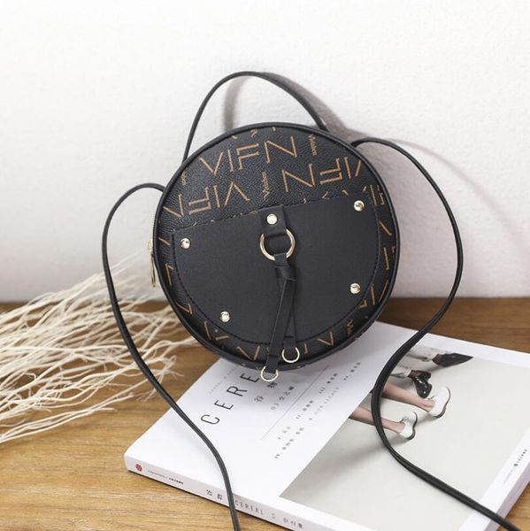 new women's bag fashionable contrast color retro small round bag casual versatile one shoulder messenger handbag
new women's bag fashionable contrast color retro small round bag casual versatile one shoulder messenger handbag