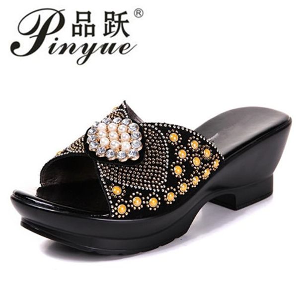2020 лета женщина способа sandals толстой каблука soft поверхности femal домашняя rhinestone женщины домашней plus size 35-42, Black 
2020 лета женщина способа sandals толстой каблука soft поверхности femal домашняя rhinestone женщины домашней plus size 35-42, Black