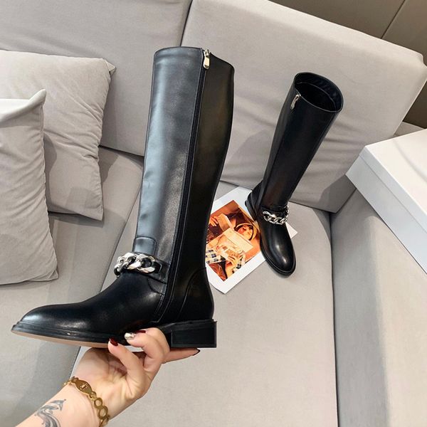 designer womens boots luxury black metal chain square buckle side zipper thick heel round head boots with box size 35-40
designer womens boots luxury black metal chain square buckle side zipper thick heel round head boots with box size 35-40