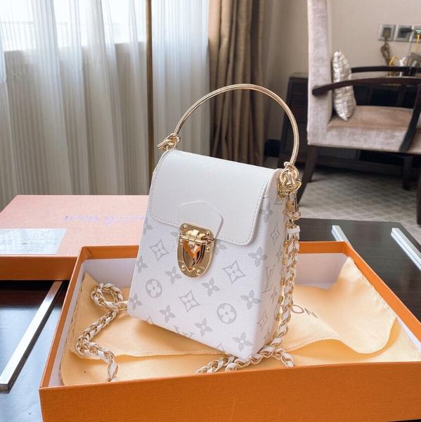 2020 fashion retro handbag mobile phone bag chain one shoulder bag vertical version of simple casual
2020 fashion retro handbag mobile phone bag chain one shoulder bag vertical version of simple casual
