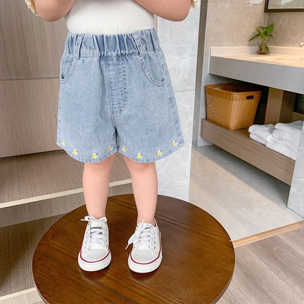 girls' shorts new style fashionable children's five-point pants embroidered daisy and embroidered jeans cotton jeans fashion, Blue
girls' shorts new style fashionable children's five-point pants embroidered daisy and embroidered jeans cotton jeans fashion, Blue