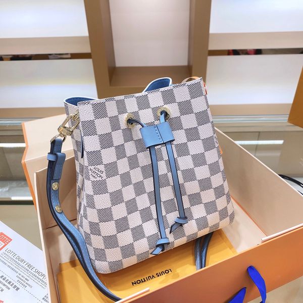 2020 brand tote clutch handbag purses shoulder bags messenger schoolbag#13;lv louis vuitton women handbags l65, Golden;silver
2020 brand tote clutch handbag purses shoulder bags messenger schoolbag#13;lv louis vuitton women handbags l65, Golden;silver