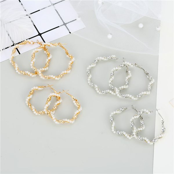 1pair european twisted imitation pearl hoop earrings for women elegant gold color round circle earrings female jewelry e341, Golden;silver
1pair european twisted imitation pearl hoop earrings for women elegant gold color round circle earrings female jewelry e341, Golden;silver