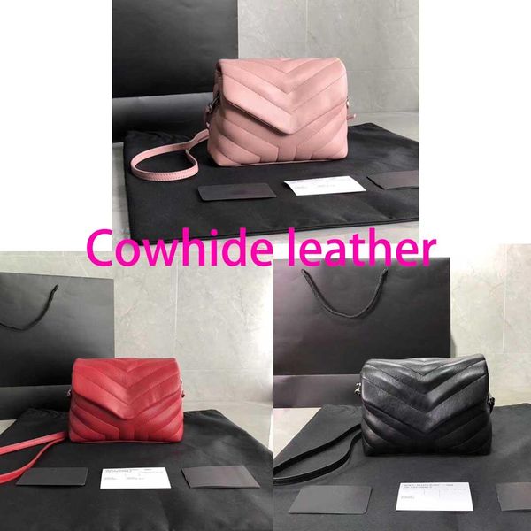 classic design element women's messenger bag 20cm women's small bag cowhide leather bag
classic design element women's messenger bag 20cm women's small bag cowhide leather bag