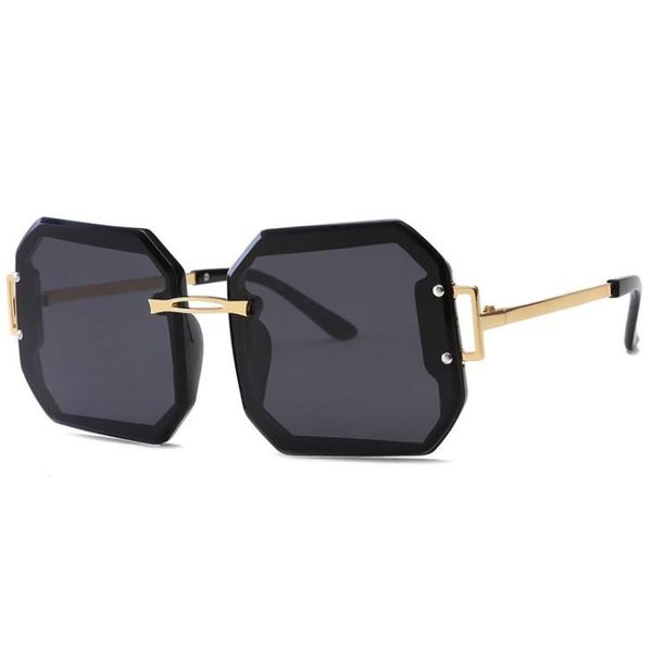 new summer man woman fashion driving sunglasse men women goggle sunglasses uv400 5 color optional highly quality, White;black
new summer man woman fashion driving sunglasse men women goggle sunglasses uv400 5 color optional highly quality, White;black