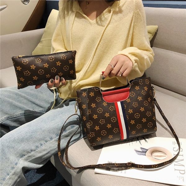 female 2019 winter new mother shoulder printed bucket messenger bag fashion shoulder bag
female 2019 winter new mother shoulder printed bucket messenger bag fashion shoulder bag