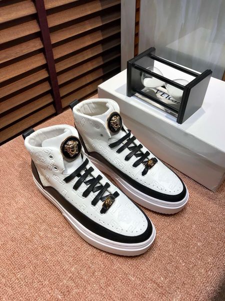 2020t autumn and winter limited edition trend men's shoes high-casual shoes, fashion wild sports shoes, original box delivery
2020t autumn and winter limited edition trend men's shoes high-casual shoes, fashion wild sports shoes, original box delivery