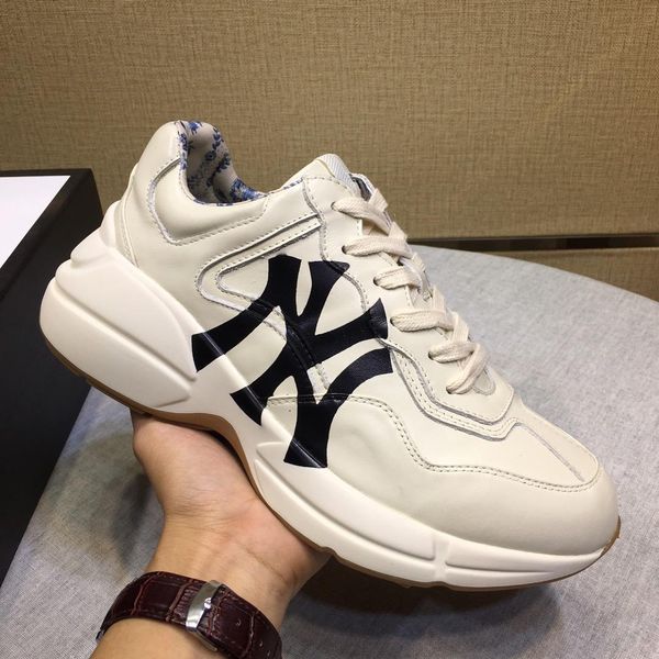 fashion casual style men shoes flats casual sneakers breathable design recreational men shoes outdoor footwears with original box sale, Black
fashion casual style men shoes flats casual sneakers breathable design recreational men shoes outdoor footwears with original box sale, Black