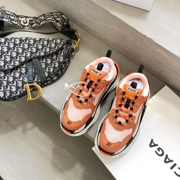 2020 new up men's and women's triple s sneakers couple everyday casual shoes luxury designer high-quality genuine leather platform
2020 new up men's and women's triple s sneakers couple everyday casual shoes luxury designer high-quality genuine leather platform