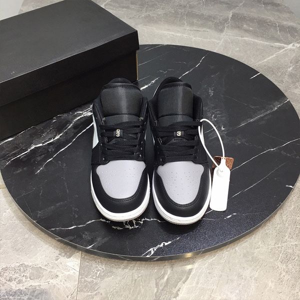 designer womens casual shoes luxury black gray color matching jagged bottom mesh round head sneakers with box size 35-46
designer womens casual shoes luxury black gray color matching jagged bottom mesh round head sneakers with box size 35-46