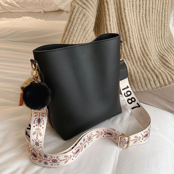 women bucket bags with fur ball lady crossbody bag printed shoulder strap female shoulder bag travel ladies big handbags casual
women bucket bags with fur ball lady crossbody bag printed shoulder strap female shoulder bag travel ladies big handbags casual