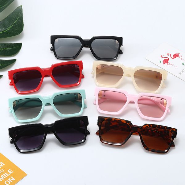 the new small box box plastic children's street snap sunglasses personality sun glasses outdoor shade 2032 children, White;black
the new small box box plastic children's street snap sunglasses personality sun glasses outdoor shade 2032 children, White;black