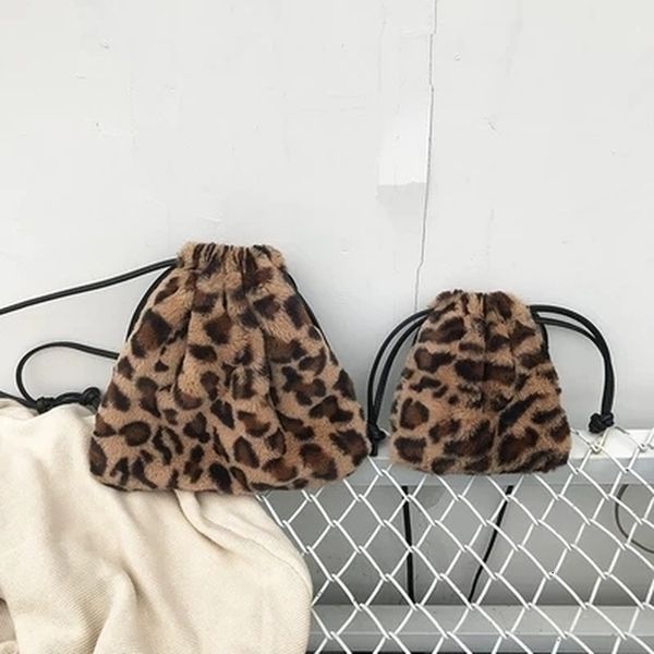 2020 winter drawstring bucket bag fashion designer handbag leopard faux fur shoulder bag little velour cute mini bags for women girls
2020 winter drawstring bucket bag fashion designer handbag leopard faux fur shoulder bag little velour cute mini bags for women girls
