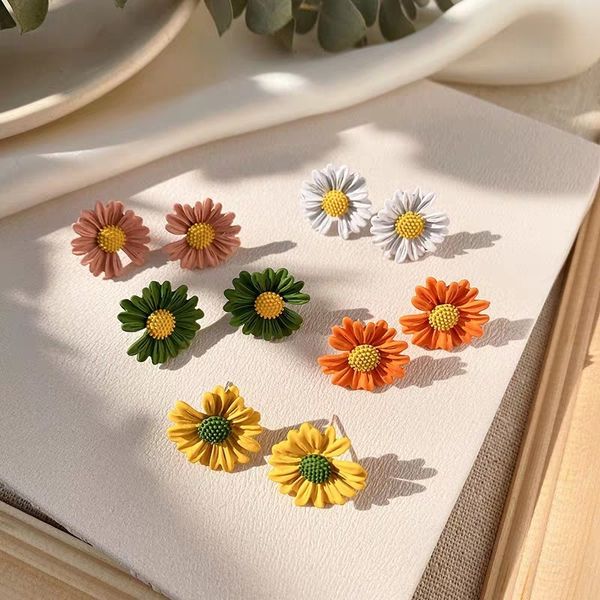 2020 new fashion s925 silver needle daisy earrings women's sterling silver needle earrings elegant flower online celebrity earrings, Golden
2020 new fashion s925 silver needle daisy earrings women's sterling silver needle earrings elegant flower online celebrity earrings, Golden