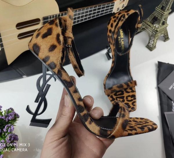 2020 горячие ysl продажа новый европейский классический стиль высоких каблуках сандалии леди обувь париж супермодель подиума пряжкой резинов, Black;brown
2020 горячие ysl продажа новый европейский классический стиль высоких каблуках сандалии леди обувь париж супермодель подиума пряжкой резинов, Black;brown