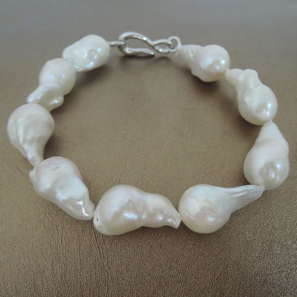100% freshwater pearl bracelet with big baroque shape-length 17-21 mm and diameter 11-13 mm, Black
100% freshwater pearl bracelet with big baroque shape-length 17-21 mm and diameter 11-13 mm, Black