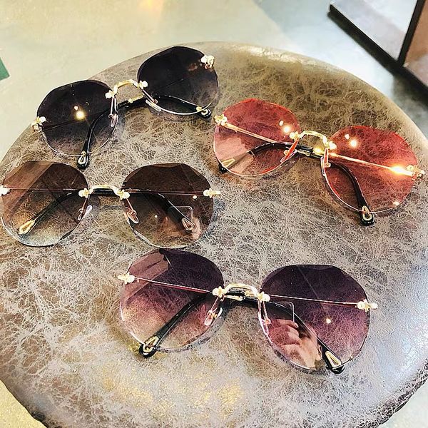 women ladies polygon rimless diamond sunglasses cutting lens female designer ocean gradient vintage sun glasses, White;black
women ladies polygon rimless diamond sunglasses cutting lens female designer ocean gradient vintage sun glasses, White;black