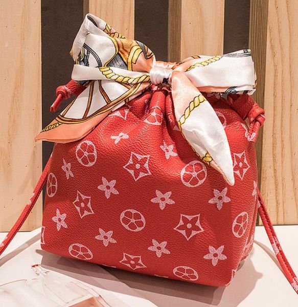 designer shoulder bag hand printed silk scarf ladies storage bag 2020 new bucket leather in stock
designer shoulder bag hand printed silk scarf ladies storage bag 2020 new bucket leather in stock