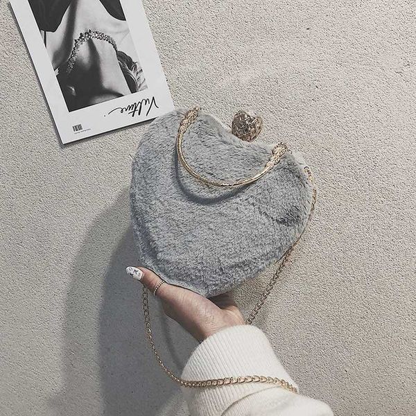 2020 winter new social ladies fashion dinner temperament fur portable plush buckle diagonal shoulder bag
2020 winter new social ladies fashion dinner temperament fur portable plush buckle diagonal shoulder bag