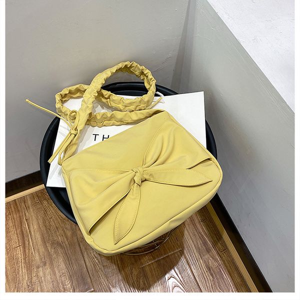 bow canvas crossbody bag versatile fashion messenger bag 2020 new small bags for women messenger shoulder for women
bow canvas crossbody bag versatile fashion messenger bag 2020 new small bags for women messenger shoulder for women
