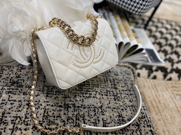 the new one-shoulder bag rivets are not exaggerated and the chain is not long. it is very suitable for summer wear and is cute to carry
the new one-shoulder bag rivets are not exaggerated and the chain is not long. it is very suitable for summer wear and is cute to carry