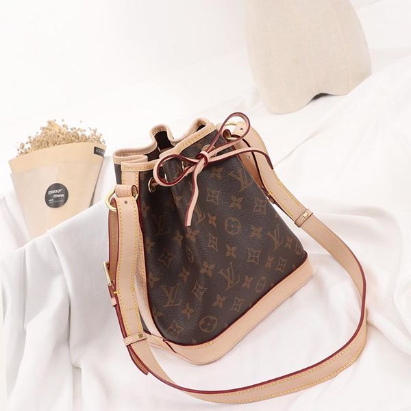 drop ship women luxury designer trend classic shoulder bags lady leather bucket bag handbag drawstring shoulder bag bucket crossbody bag
drop ship women luxury designer trend classic shoulder bags lady leather bucket bag handbag drawstring shoulder bag bucket crossbody bag
