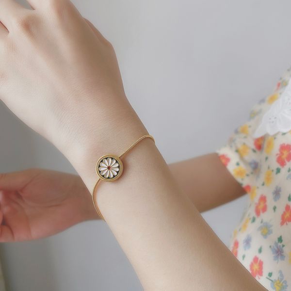 fflacell 2020 vintage geometric plated matte enamel golden daisy adjustable charm bracelets for women girls party gifts jewelry, Golden;silver
fflacell 2020 vintage geometric plated matte enamel golden daisy adjustable charm bracelets for women girls party gifts jewelry, Golden;silver