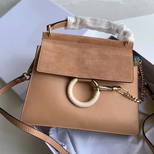 the new handle.small bag with a new attitude to return to the fashion circle, intimate handlebar design, a variety of back method
the new handle.small bag with a new attitude to return to the fashion circle, intimate handlebar design, a variety of back method