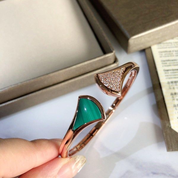 2020 fashion jewelry scalloped spring open bangle sales gold diamond bracelet wearable bracelet iced out chains jewelry, Black
2020 fashion jewelry scalloped spring open bangle sales gold diamond bracelet wearable bracelet iced out chains jewelry, Black