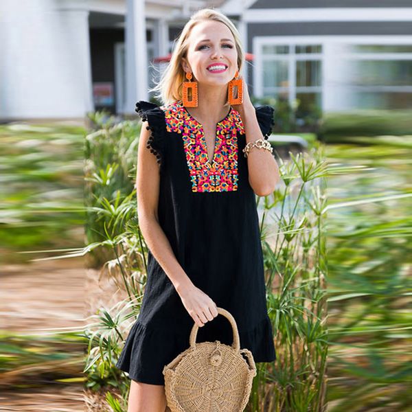 ins 2020 summer new bohemian dress womens european and american foreign trade large v-neck knee-length skirt 221380sale, White;black 
ins 2020 summer new bohemian dress womens european and american foreign trade large v-neck knee-length skirt 221380sale, White;black