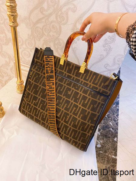 2020 new female shopping canvas retro presbyopic stripe coffee brown bag shoulder beach bags women handbag woman luxury handbag
2020 new female shopping canvas retro presbyopic stripe coffee brown bag shoulder beach bags women handbag woman luxury handbag