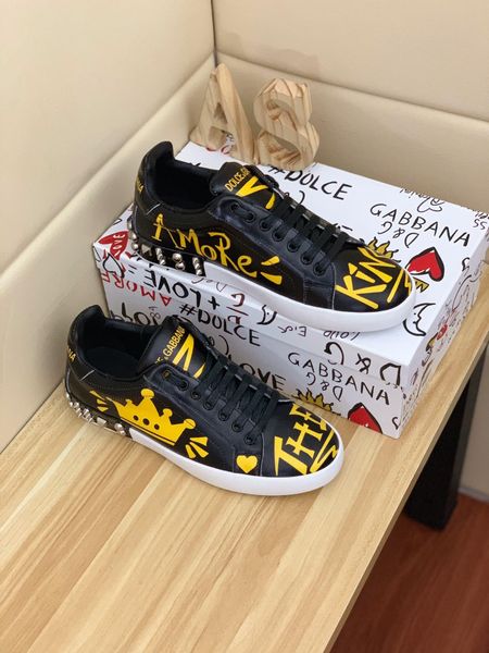 2020-2019v summer new brand leather men's shoes low to help casual flat shoes, fashion wild sports shoes, size: 38-44 
2020-2019v summer new brand leather men's shoes low to help casual flat shoes, fashion wild sports shoes, size: 38-44