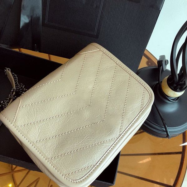 lady's chain bag with criss-cross message handbag genuine real leather one shoulder crossbody bag with toothpick pattern
lady's chain bag with criss-cross message handbag genuine real leather one shoulder crossbody bag with toothpick pattern
