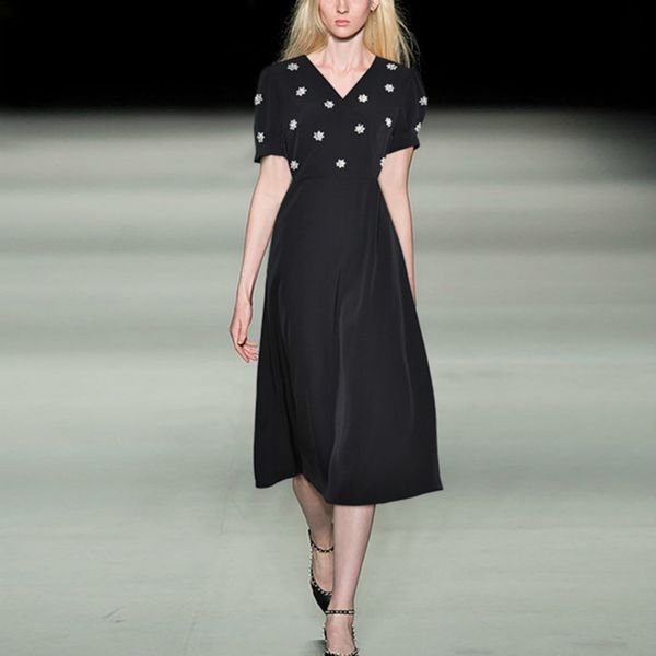 runway designer black summer office lady dress women beading diamonds short sleeve elegant v neck party long dress vestidos, Black;gray
runway designer black summer office lady dress women beading diamonds short sleeve elegant v neck party long dress vestidos, Black;gray