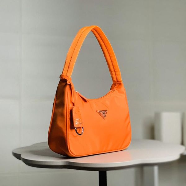 высокое качество женщины сумки классический тип роскошная подмышек сумка bolsa де hombro корабль падения totes сумки женщин hobo сумки на ре
высокое качество женщины сумки классический тип роскошная подмышек сумка bolsa де hombro корабль падения totes сумки женщин hobo сумки на ре
