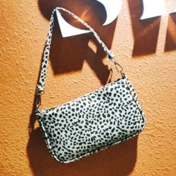 женщины подмышек сумочка ретро leopard мешок женщин 2020 новый сингл shoulder bag slant cross
женщины подмышек сумочка ретро leopard мешок женщин 2020 новый сингл shoulder bag slant cross