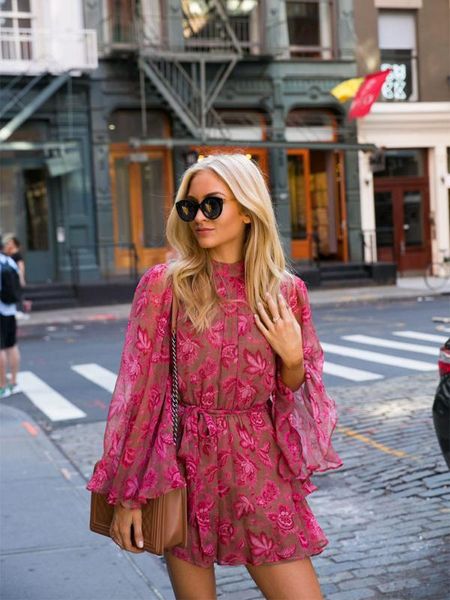 runway 2020 summer women rompers boho chic floral print beach party vacation playsuits elegant casual style female jumpsuits, Black;white
runway 2020 summer women rompers boho chic floral print beach party vacation playsuits elegant casual style female jumpsuits, Black;white