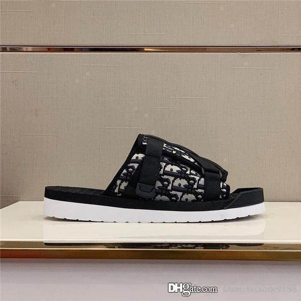 high version of the latest mens slippers in 2020 closely-soled, breathable,monogrammed sandals slippers with complete packaging, Black
high version of the latest mens slippers in 2020 closely-soled, breathable,monogrammed sandals slippers with complete packaging, Black