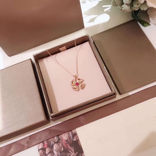 b four-leaf clover necklace 2019 limited high-end quality selected german imported s925 sterling silver plated thick gold fashion
b four-leaf clover necklace 2019 limited high-end quality selected german imported s925 sterling silver plated thick gold fashion